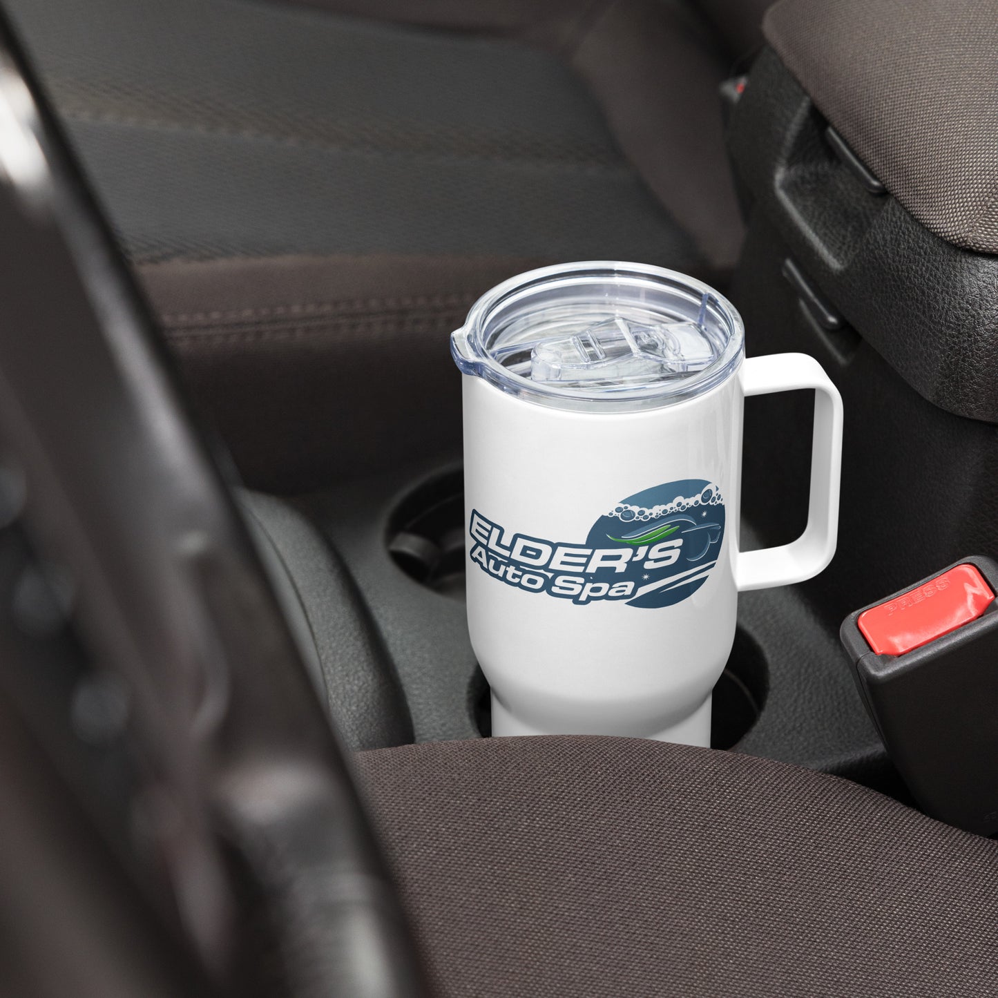 Travel mug with a handle